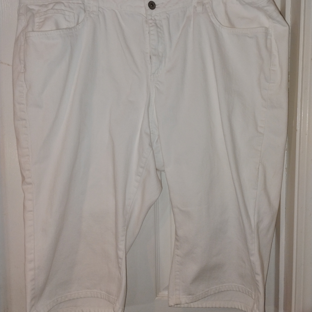 Cato Women's Crisp White Cropped Jeans Waist 22" Rise 12" Inseam 16" - Picture 1 of 3